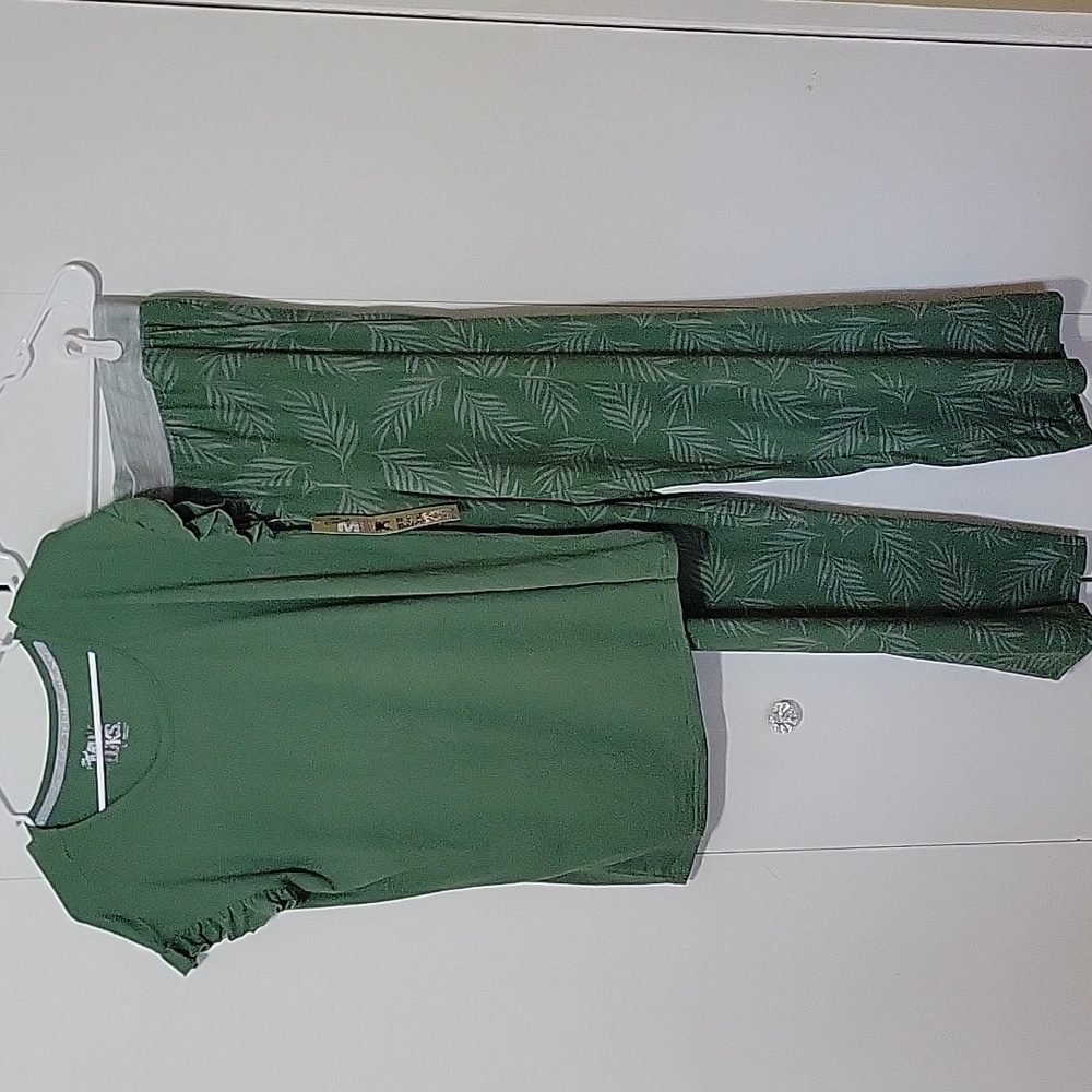 Muk Luks Green Pajama Set